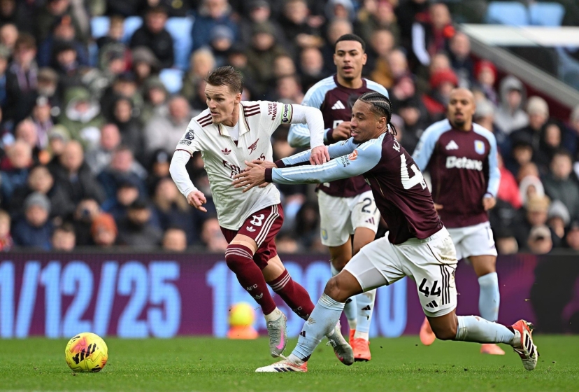 Nghiệt ngã phút cuối, Arsenal thua cay đắng Aston Villa