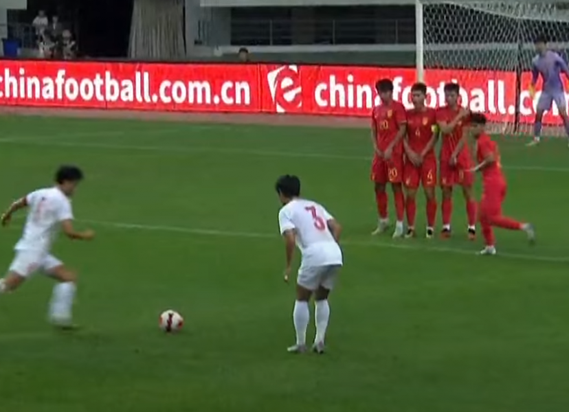 Trực tiếp U19 Việt Nam 0-1 U19 Trung Quốc: Tìm bàn gỡ