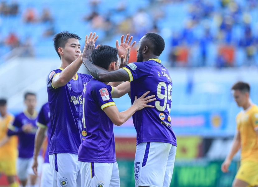 Trực tiếp Quảng Nam 0-3 Hà Nội: Văn Quyết nâng tỉ số