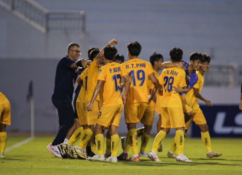 HLV Brazil triệu tập 7 cầu thủ vừa vô địch lên U16 Việt Nam