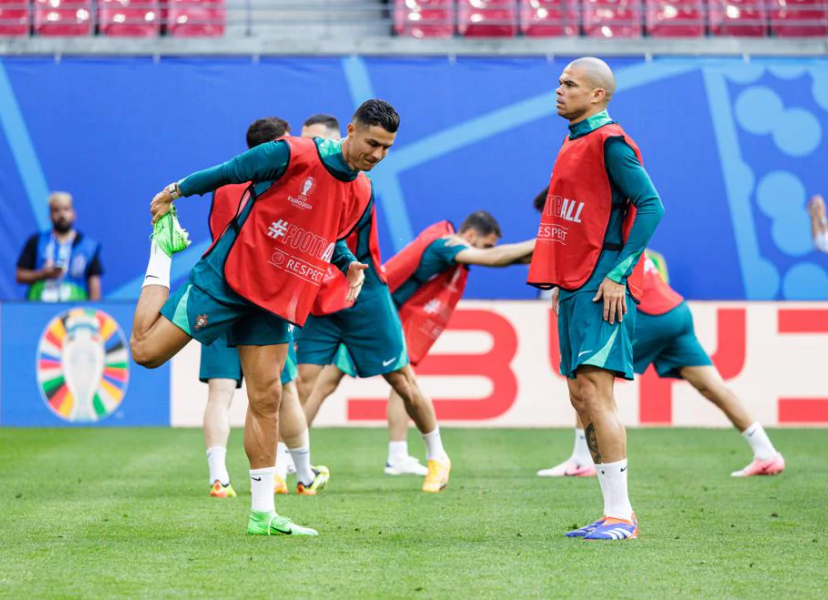 Trực tiếp Bồ Đào Nha vs CH Séc: Ronaldo so kè Schick