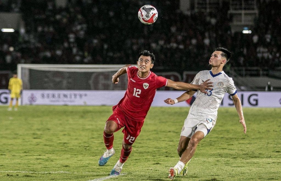 CĐV Indonesia 'sụp đổ' khi đội nhà bị loại còn Việt Nam vào bán kết