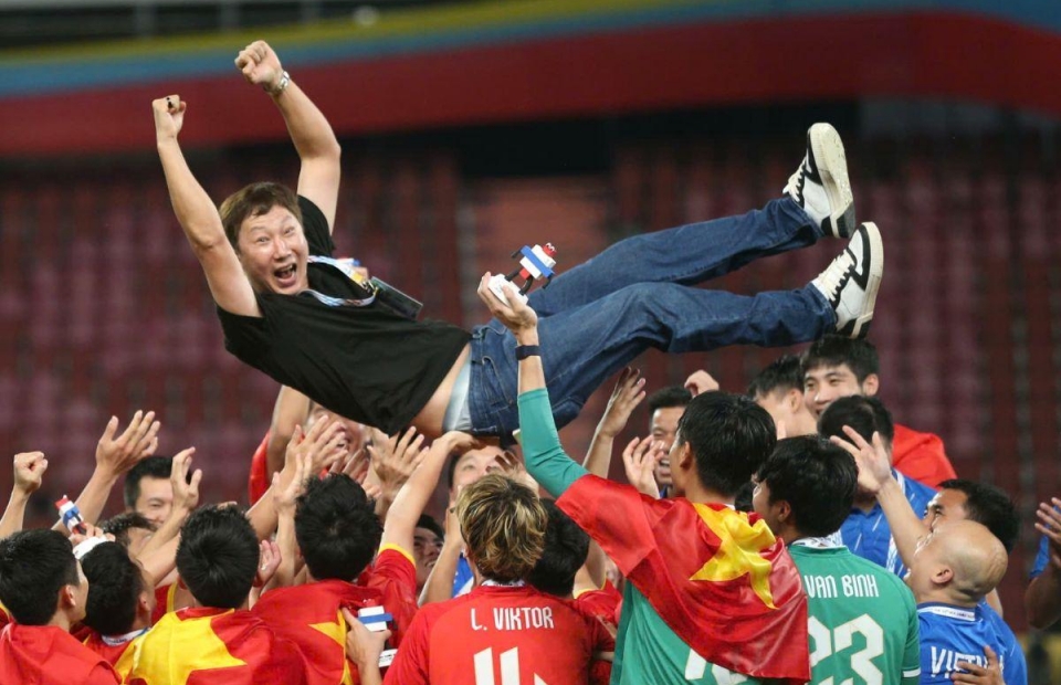 Truyền thông Indonesia nói điều bất ngờ khi HLV Kim Sang Sik không nhận HCV