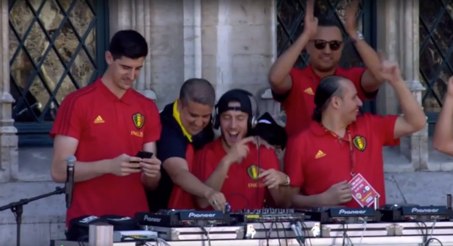 VIDEO: Hazard sắm vai DJ trong màn ăn mừng của ĐT Bỉ