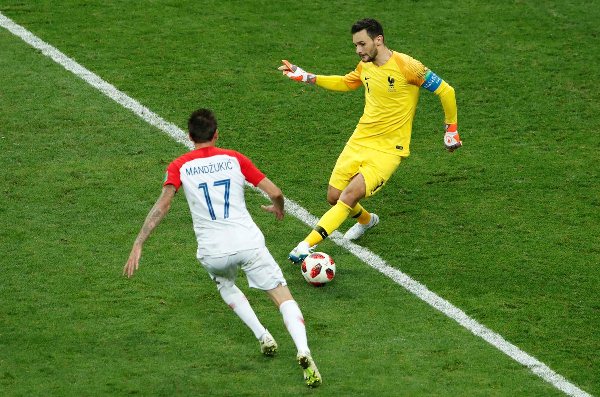 VIDEO: Bàn thua khó tin của Lloris trước Croatia