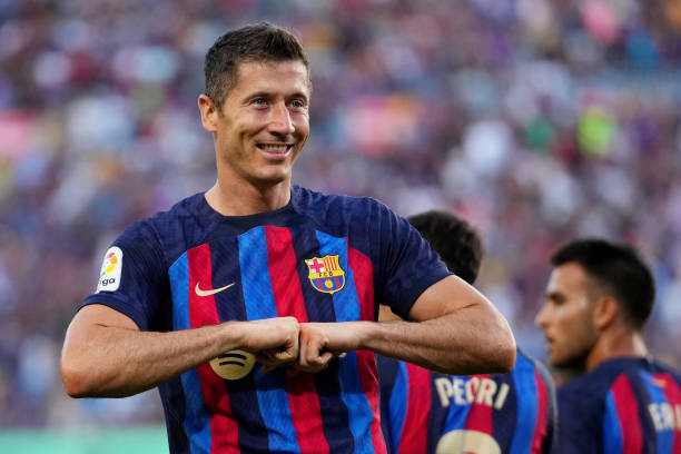 Lewandowski lập kỷ lục “khủng” trong trận ra mắt cho Barcelona tại Champions League  183790