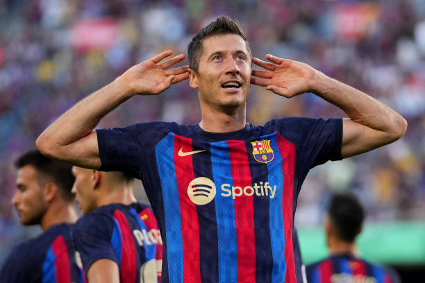 Lewandowski lập kỷ lục “khủng” trong trận ra mắt cho Barcelona tại Champions League  183792