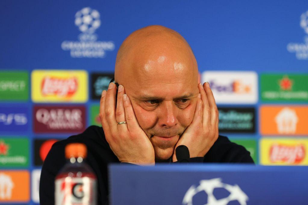 HLV Arne Slot bức xúc với VAR sau thất bại của Liverpool