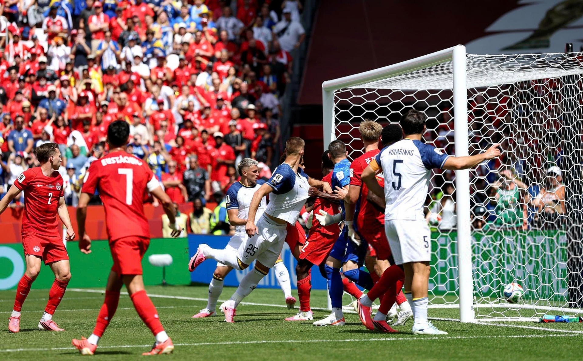 Trực tiếp bóng đá Canada 0-1 Bosnia-Herzegovina: Bất ngờ xảy ra