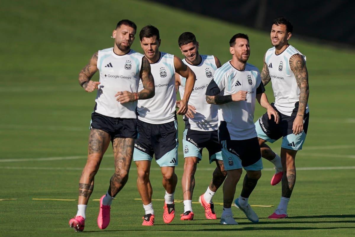 Sau Messi, hàng loạt công thần Argentina cân nhắc rời đội tuyển