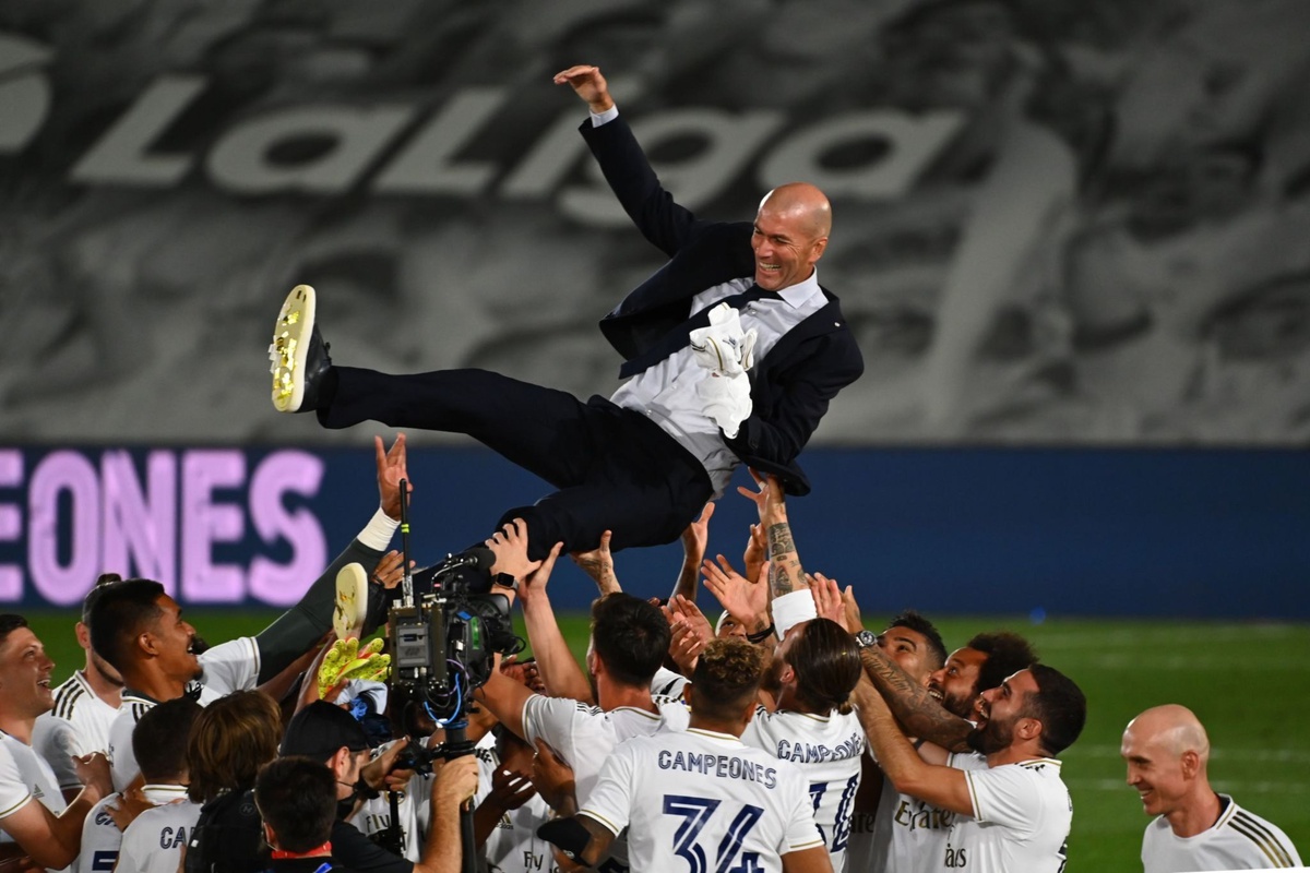 Real đã 'chốt' người thay thế Ancelotti, Zinedine Zidane trở về mái nhà xưa? 301482
