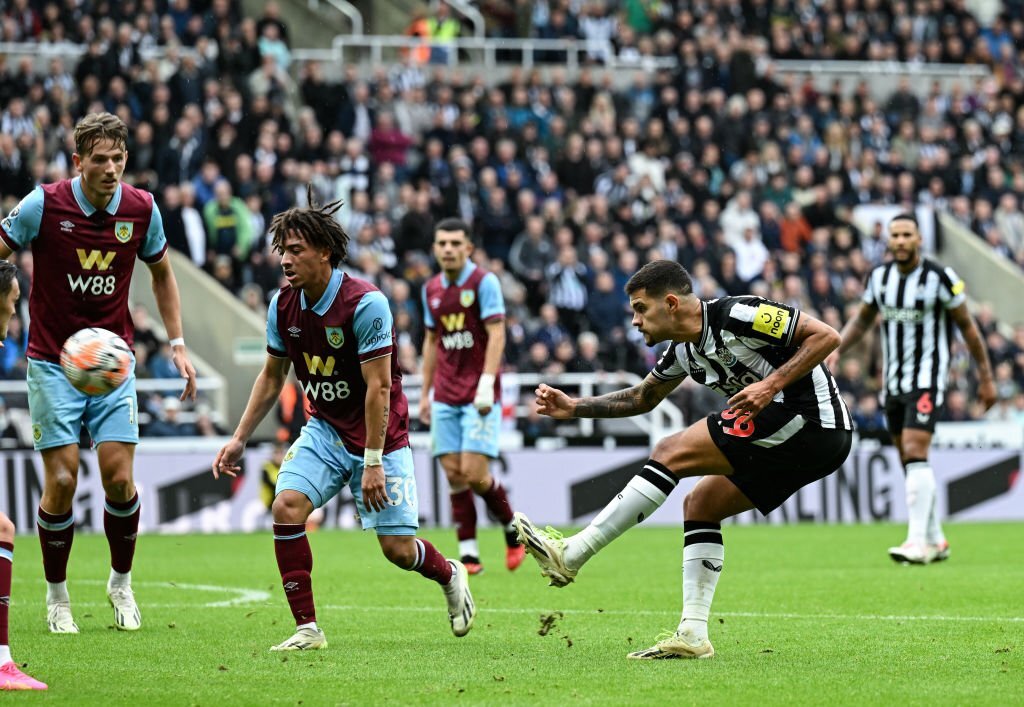 Thắng dễ dàng, Newcastle thu hẹp khoảng cách đáng kể với Top 4 trên BXH 334949