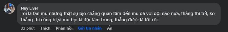 CĐV phản ứng hài hước khi hàng thủ tệ hại của MU liên tục 'báo' 448518