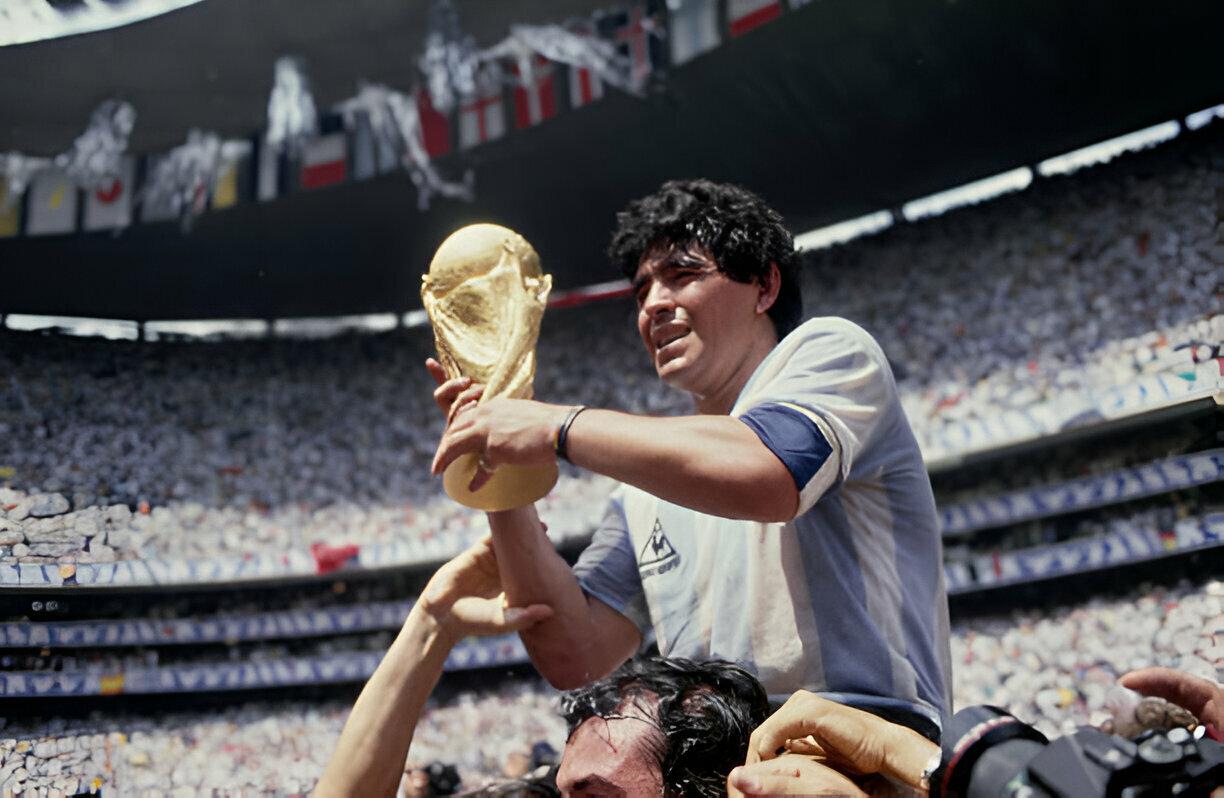 Diego Maradona được đưa vào lăng mộ  455524