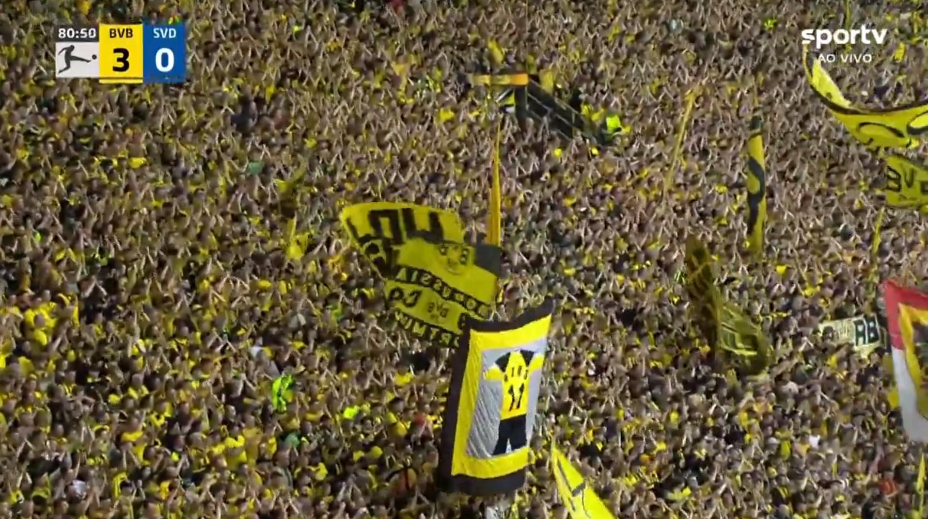 Cảm động khoảnh khắc Marco Reus rời sân Signal Iduna Park 465046