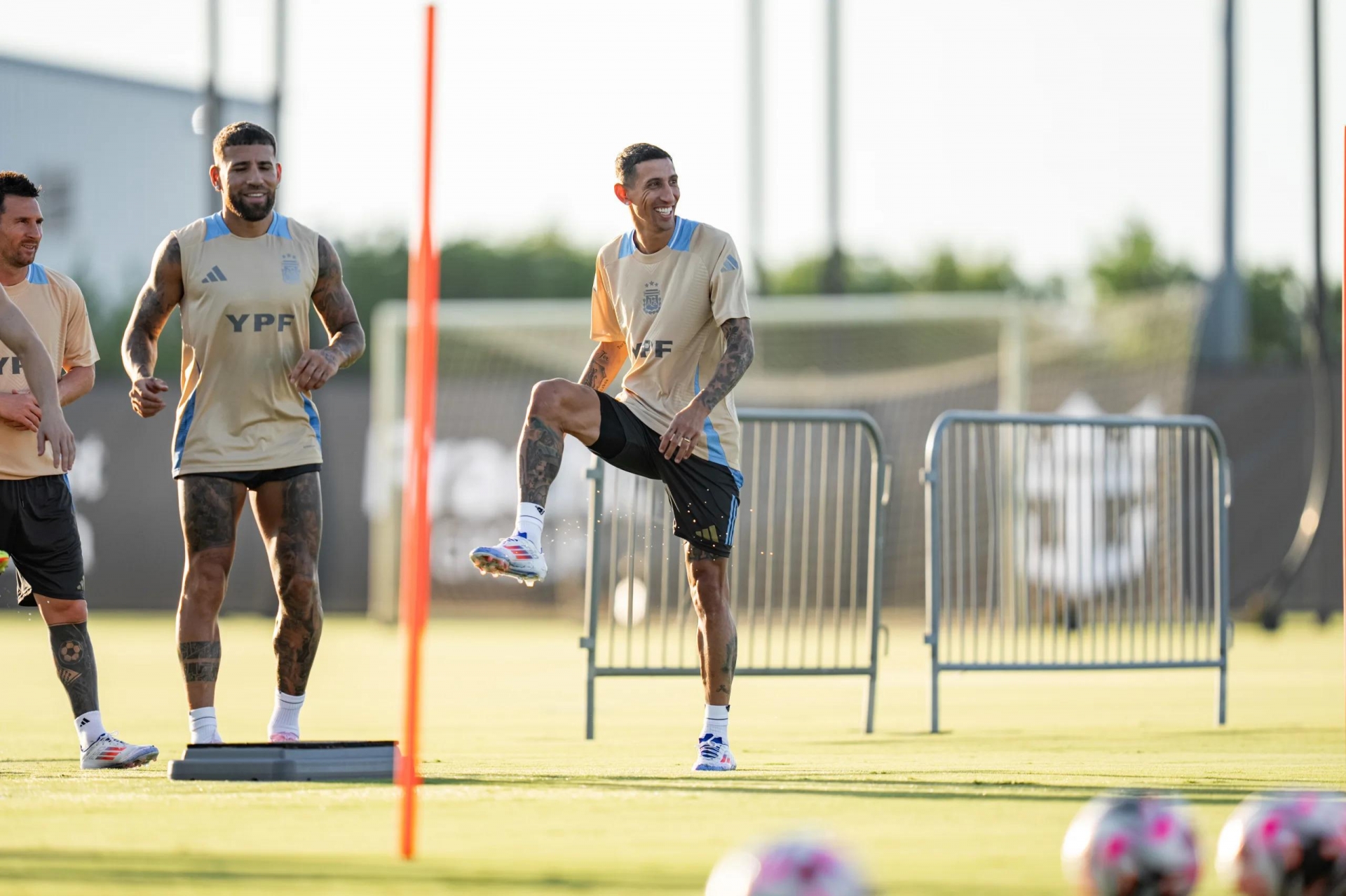 ĐT Argentina tập luyện gần nhà của Messi trước thềm Copa America 2024 475900
