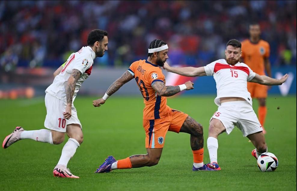 Trực tiếp Hà Lan 0-0 Thổ Nhĩ Kỳ: Đôi công hấp dẫn