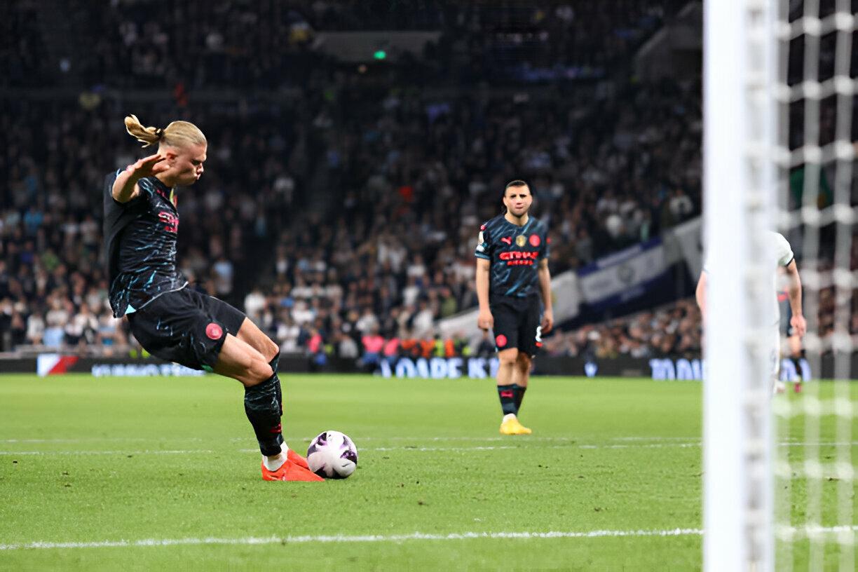 Cú đúp Haaland, Man City đả bại Tottenham vươn lên ngôi đầu Ngoại hạng Anh 462456