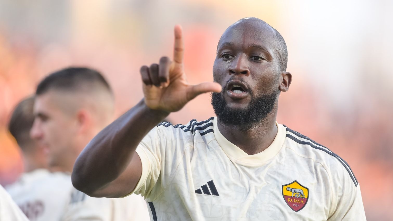 Tin chuyển nhượng 10/10: Ngã ngũ tương lai Sancho, Chelsea bán Lukaku 'rẻ như cho' 338997