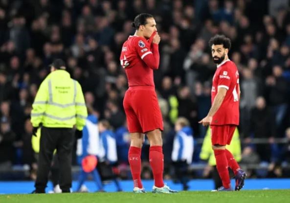 Rooney phê phán Van Dijk khi Liverpool ‘buông cúp’ - ảnh 1