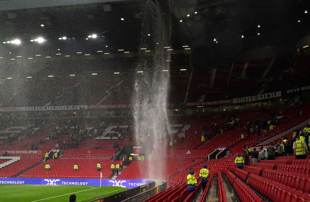 Old Trafford dột, MU còn làm điều khiến nhân viên phẫn nộ - ảnh 3