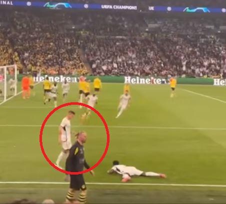 Vì sao Toni Kroos không ăn mừng ở pha kiến tạo cuối cùng trong màu áo Real Madrid? 474469Vì sao Toni Kroos không ăn mừng ở pha kiến tạo cuối cùng trong màu áo Real Madrid? 474469