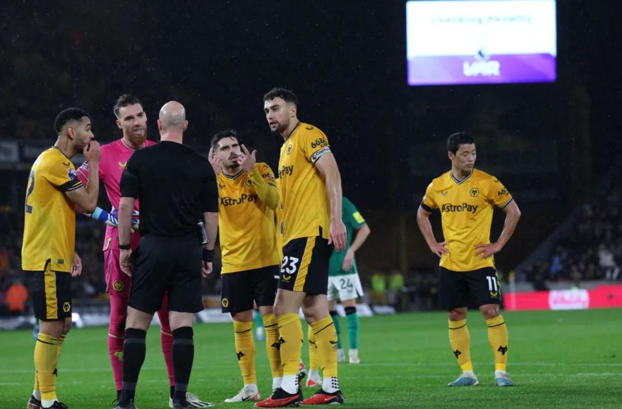 VAR dự kiến vẫn sẽ ở lại Ngoại hạng Anh mùa tới 476043