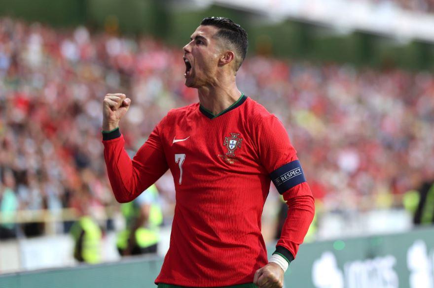 HLV Bồ Đào Nha: 'Ronaldo thật phi thường' 479436