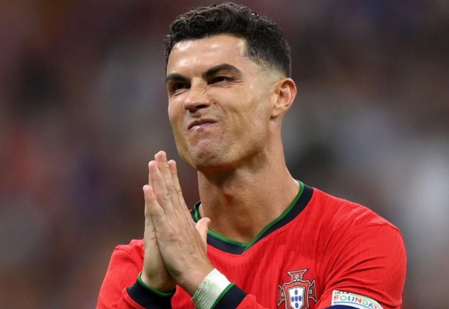 HLV Bồ Đào Nha: 'Chúng tôi tự hào về Ronaldo' 491223