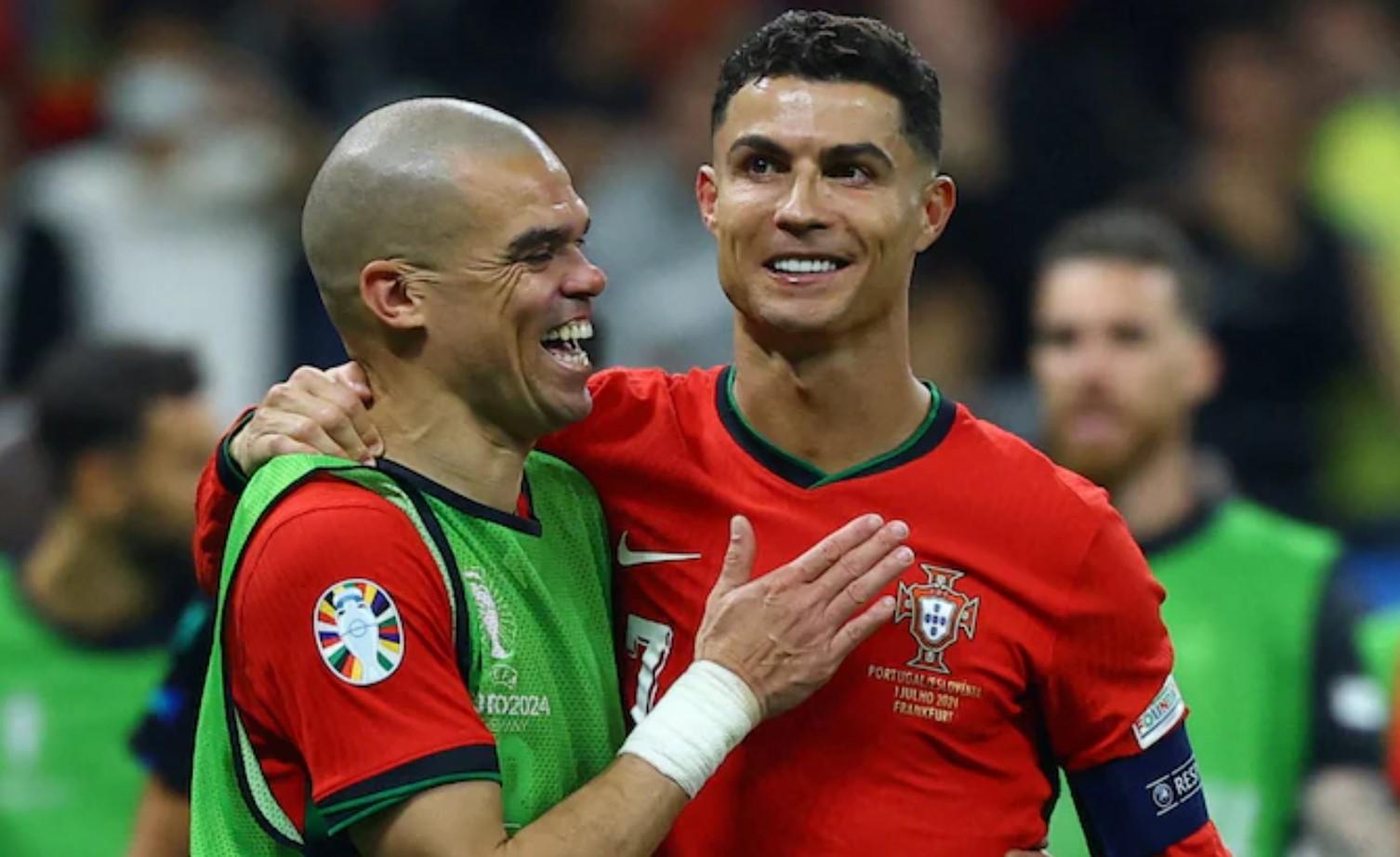 Suýt thành tội đồ, báo chí Bồ Đào Nha nói gì về đội trưởng Cristiano Ronaldo? 491264