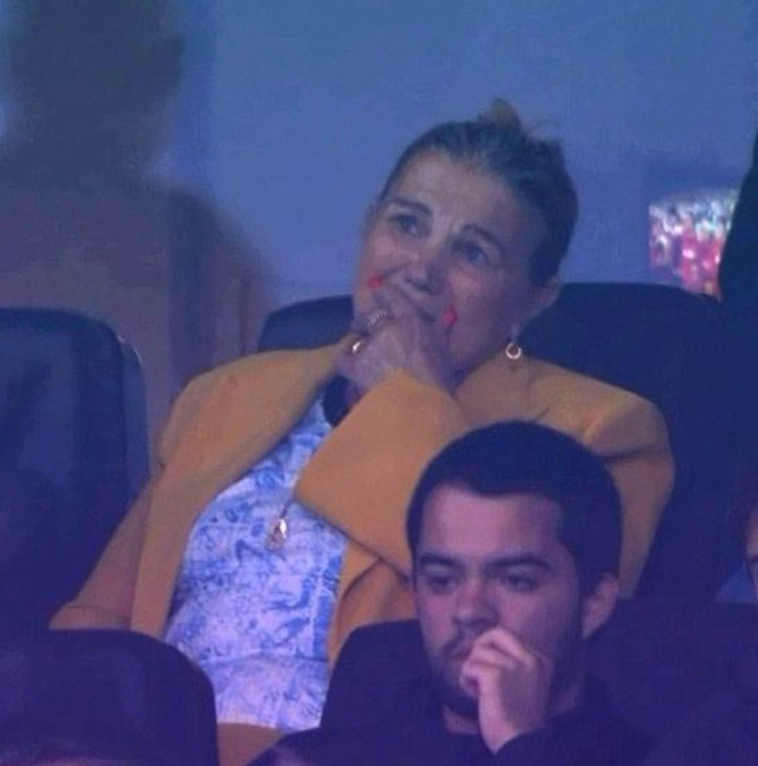 Phản ứng xúc động của mẹ Ronaldo khi con trai sút hỏng phạt đền 491368