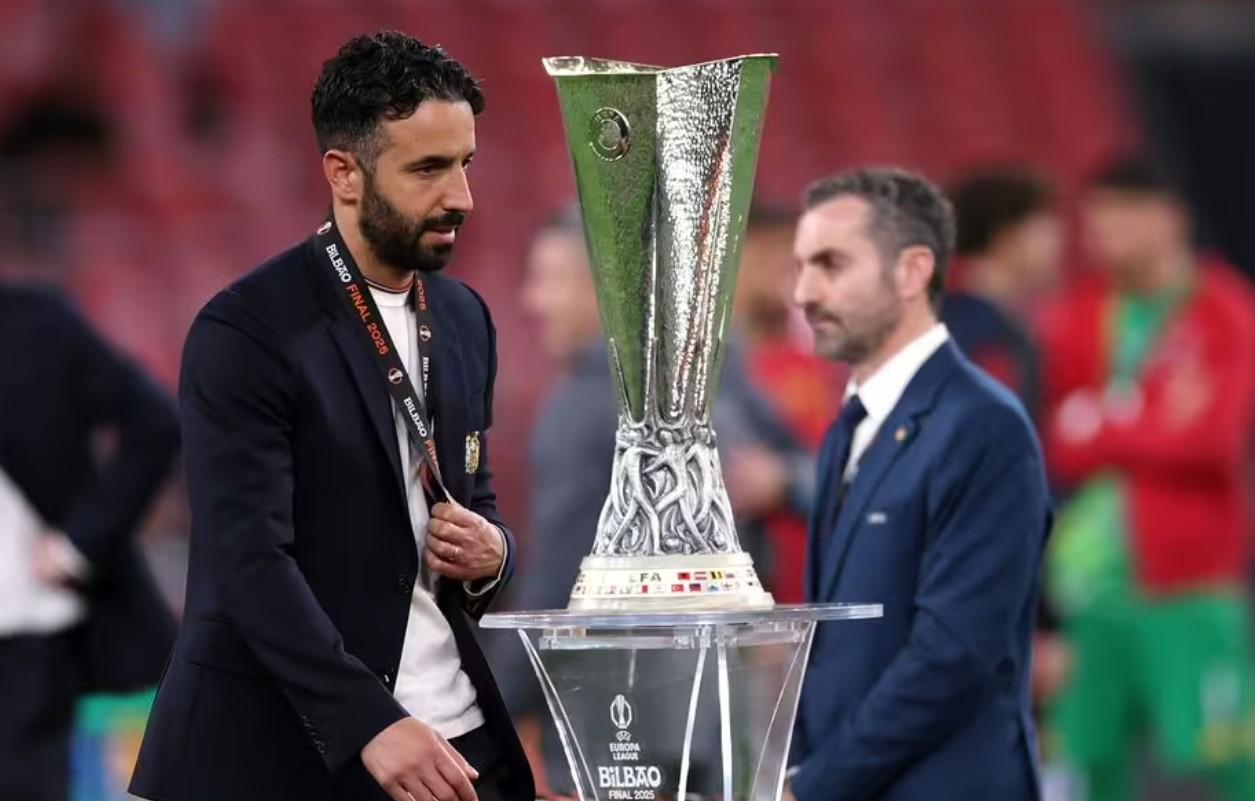HLV Amorim chính thức lên tiếng về tương lai tại MU sau chung kết Europa League
