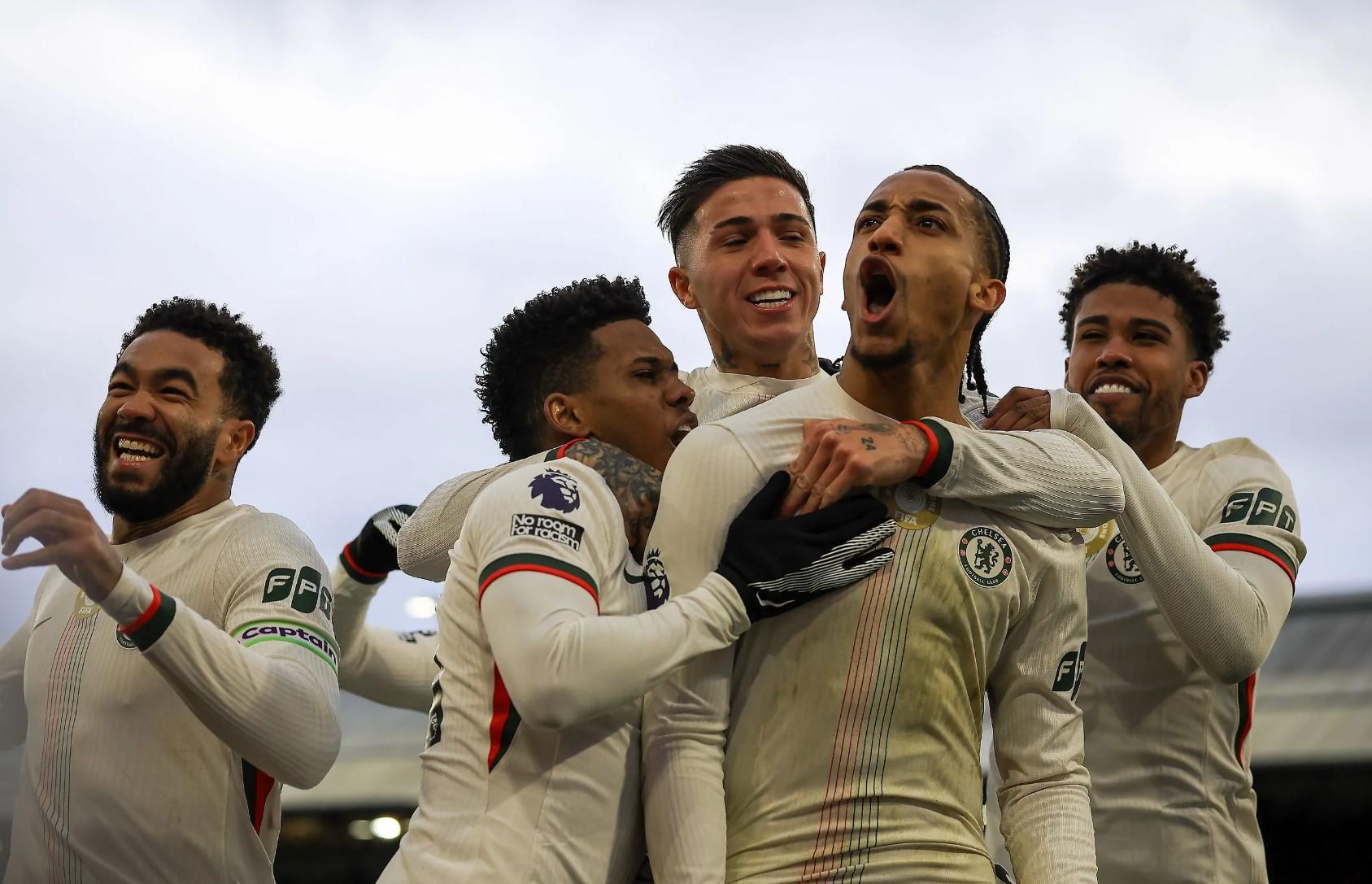 Trực tiếp Crystal Palace 0-3 Chelsea: Adam Wharton thẻ đỏ