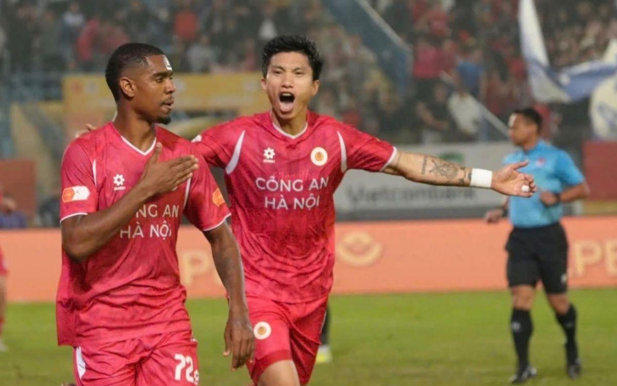 Văn Hậu lập siêu phẩm, CAHN ngược dòng kịch tính trước Thanh Hoá