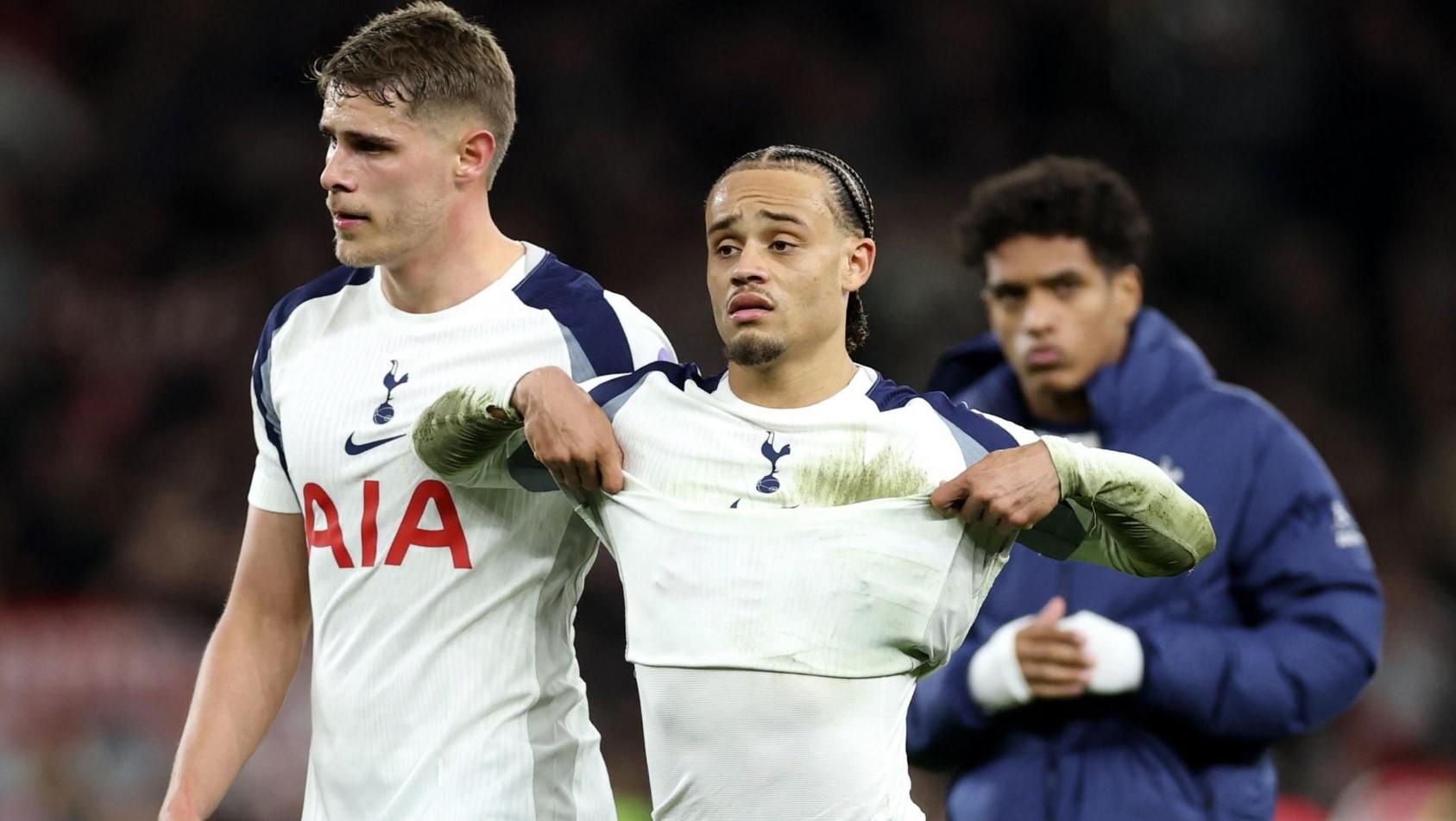 CHÍNH THỨC: Tottenham rơi vào nhóm xuống hạng Premier League