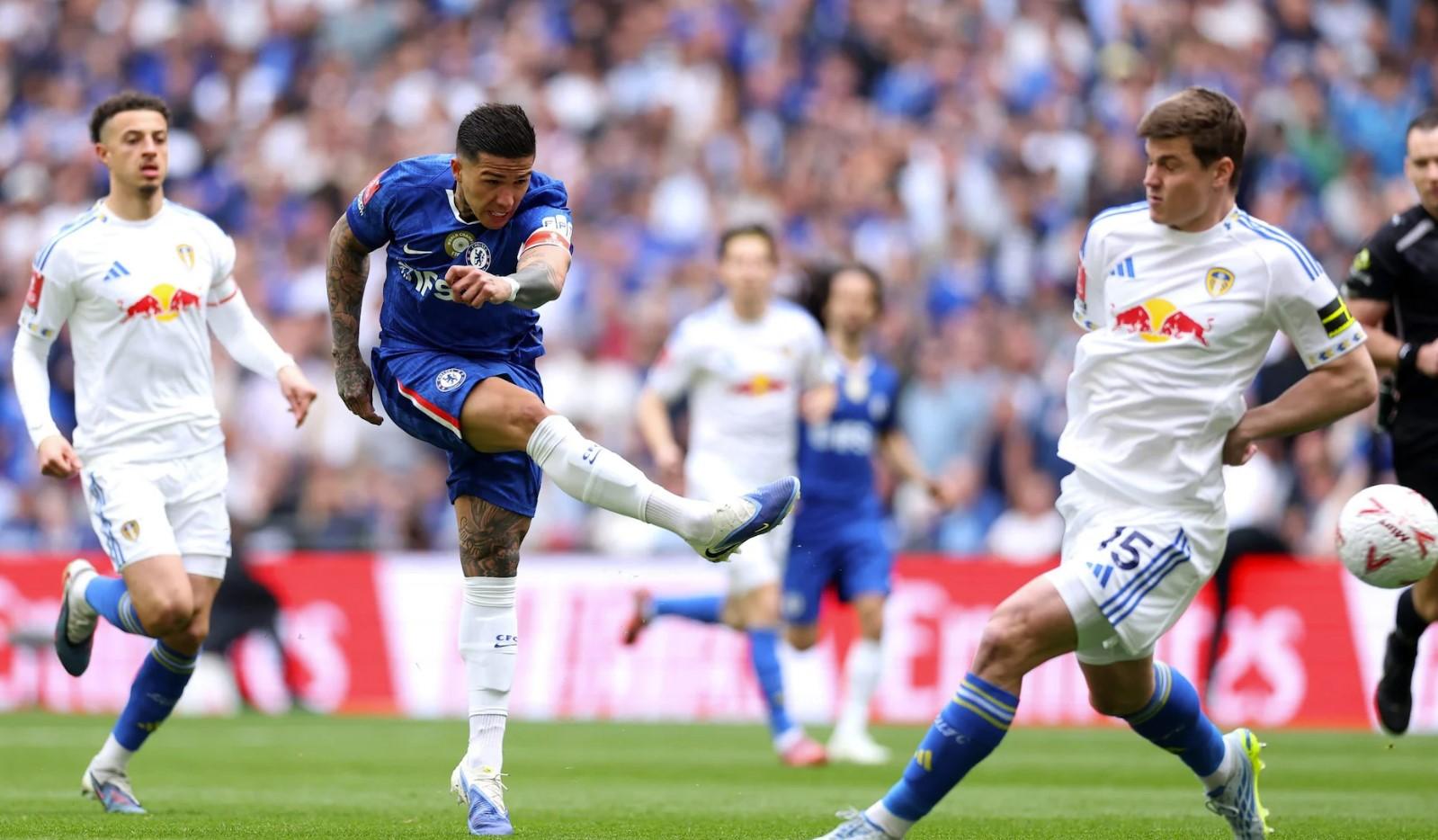 Trực tiếp Chelsea 1-0 Leeds: Enzo đánh đầu mở tỷ số