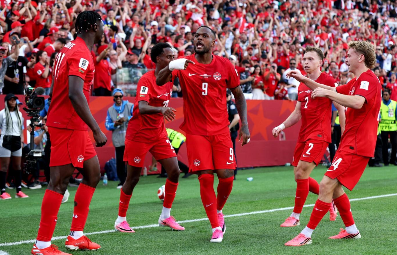 Trực tiếp Canada 3-0 Qatar: Nghỉ giữa giờ!
