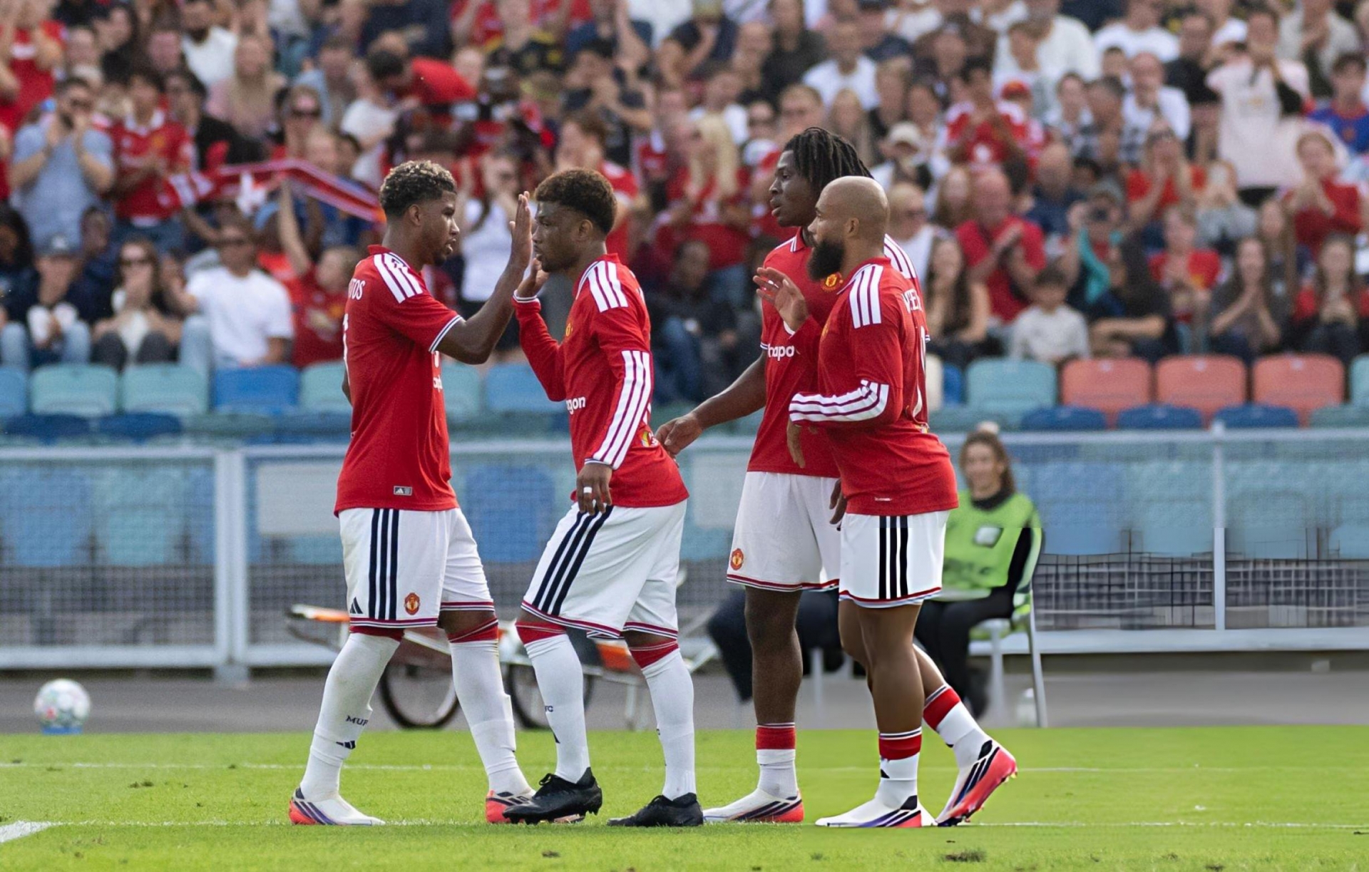 Mbeumo toả sáng, MU gây ấn tượng trước ĐKVĐ châu Âu PSG