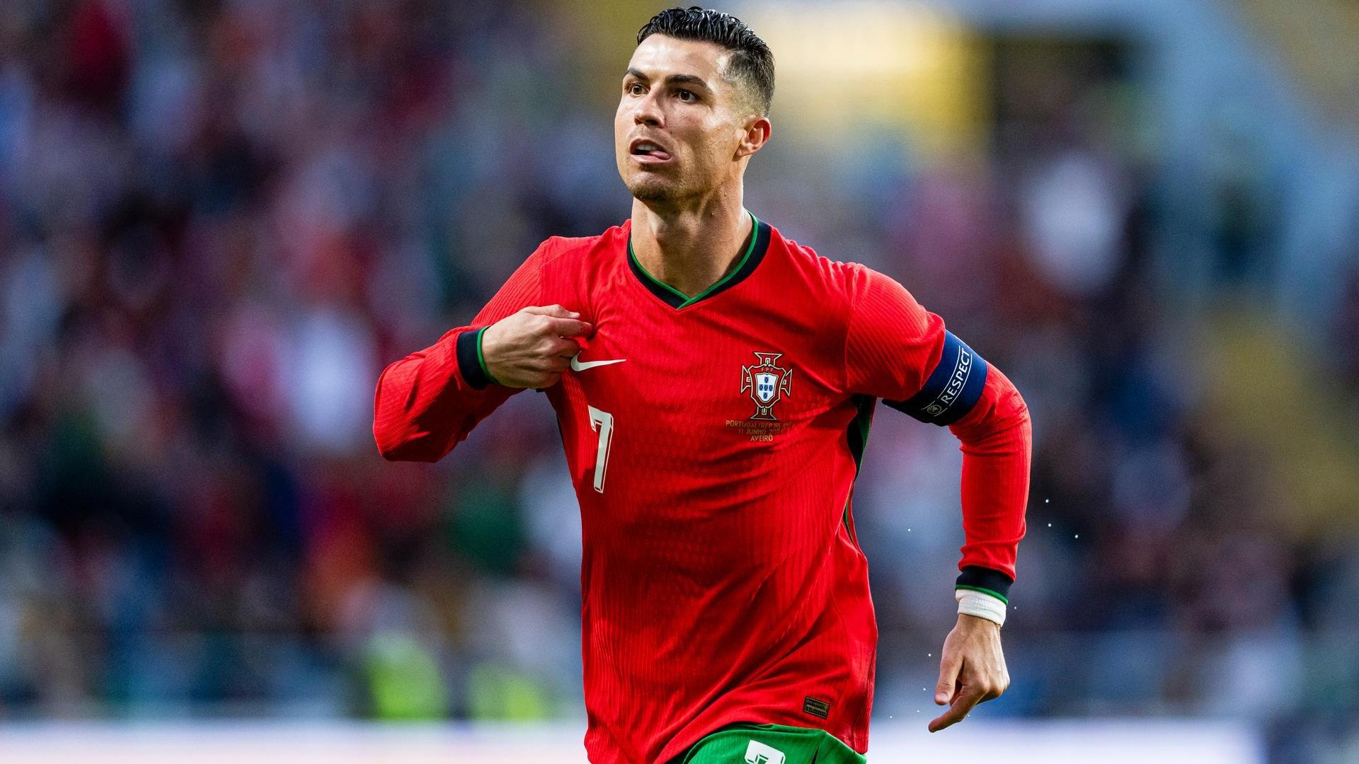 Ronaldo: 'Tôi là cầu thủ xuất sắc nhất lịch sử bóng đá, chấm hết!'