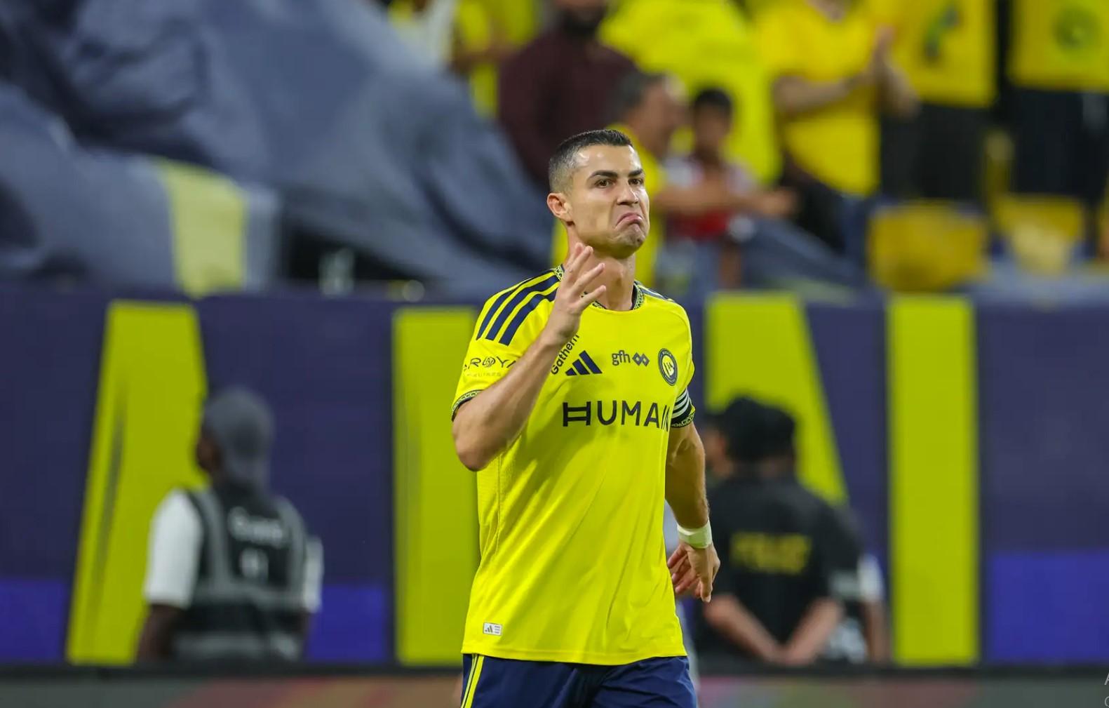 Phản ứng bất ngờ của Ronaldo vì xịt penalty ngay sau vụ Ten Hag gây bão