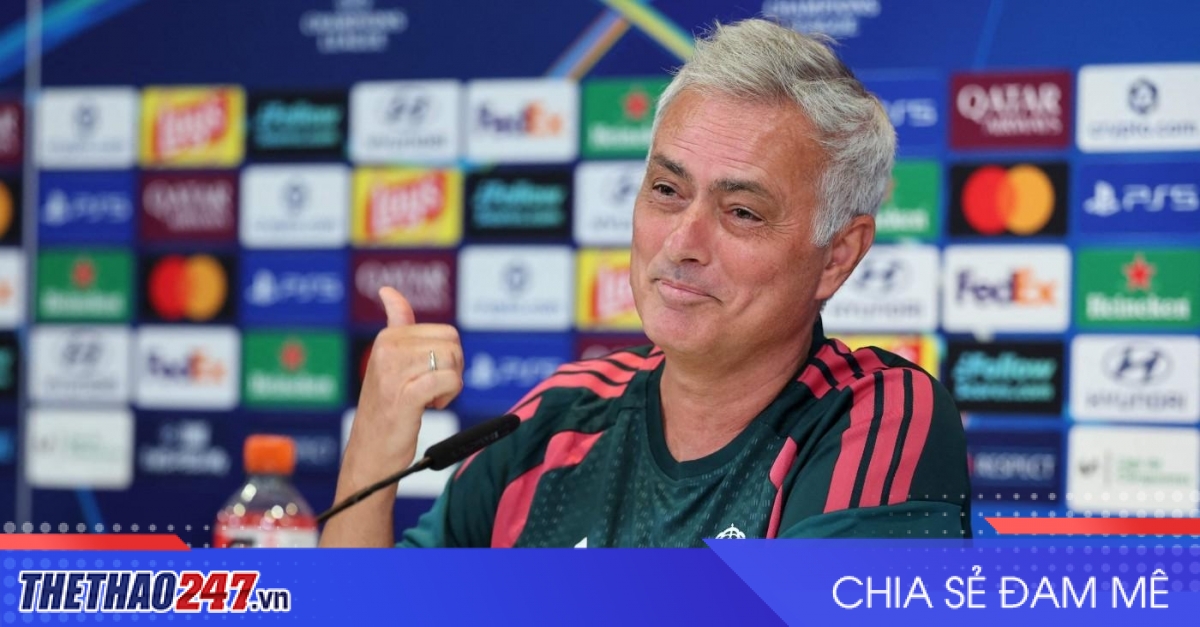 Mourinho dạy cho Hansi Flick bài học nhớ đời tại Camp Nou