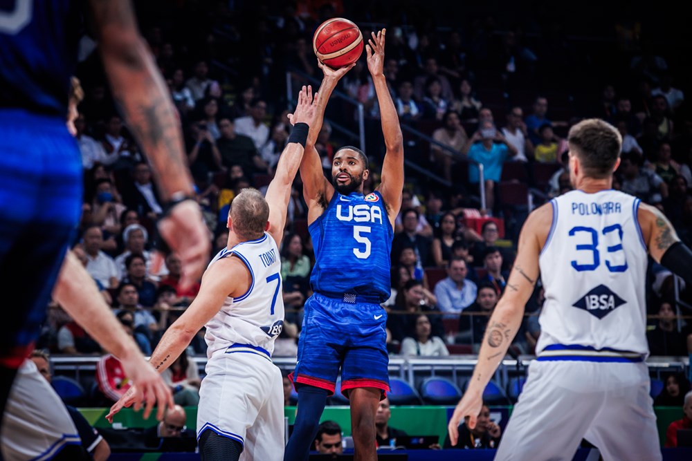 Xác định 4 đội tuyển vào bán kết FIBA World Cup bóng rổ 2023 323385