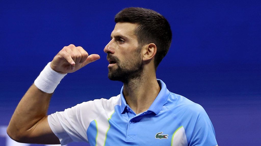 Djokovic ngạo nghễ, tái hiện màn ăn mừng 'gây bão' của đối thủ tại US Open 324476