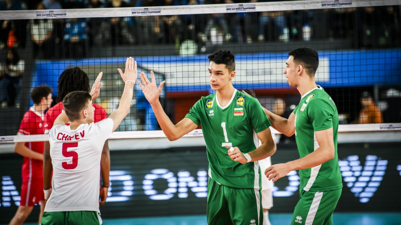 'Quái kiệt' 2m02 của bóng chuyền Bulgaria lên tuyển quốc gia dự vòng loại Olympic ở tuổi 16 326201