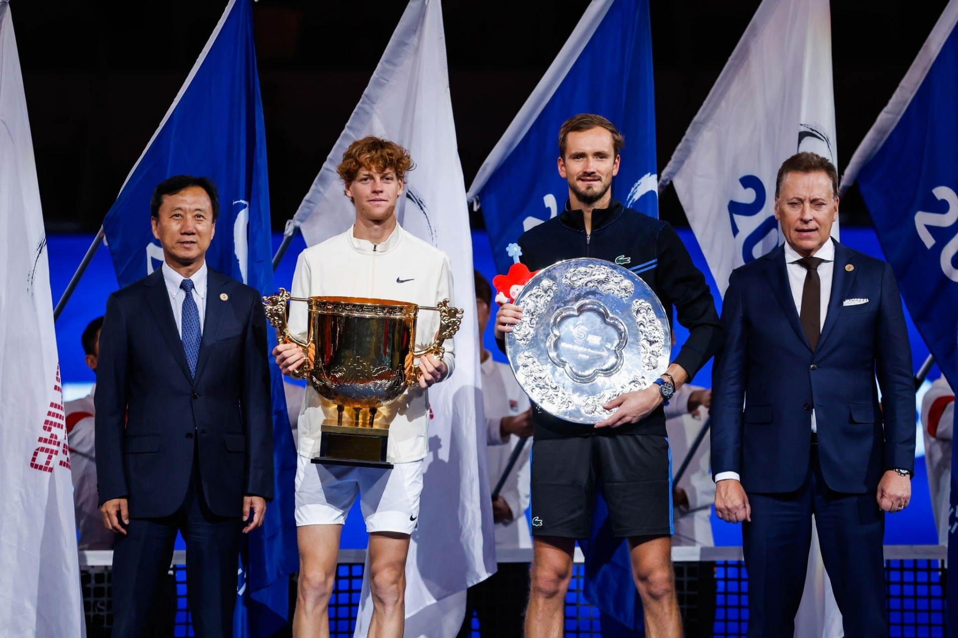 Hạ đẹp Medvedev, Jannik Sinner vô địch China Open 2023 đầy thuyết phục 336978