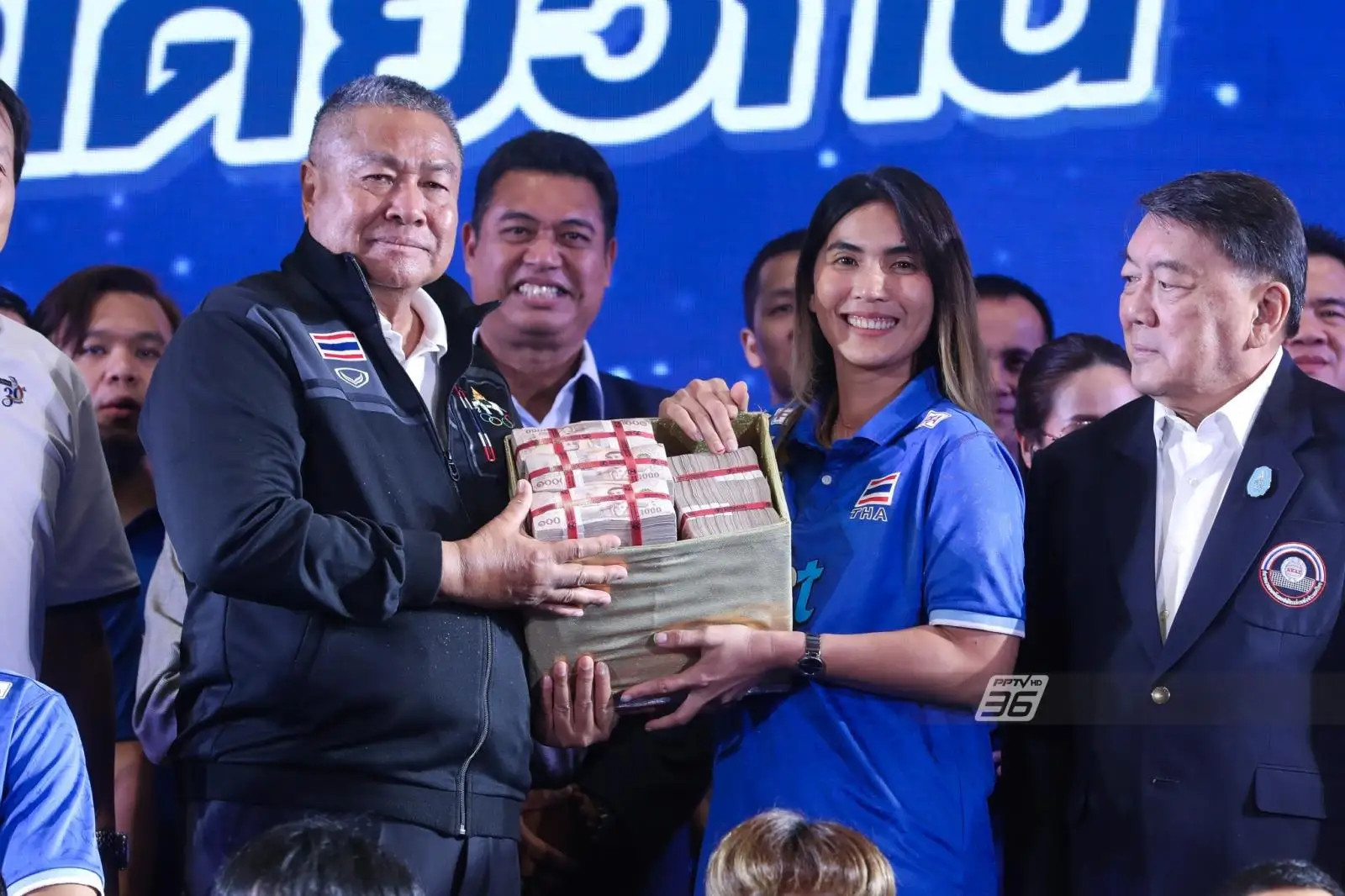 Bóng chuyền Thái Lan nhận 'tiền tấn' sau ASIAD 19 339183