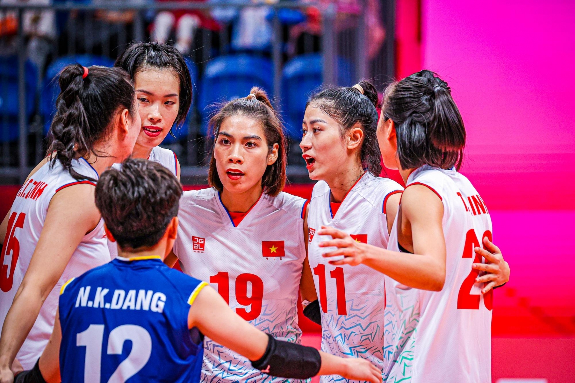 Bóng chuyền nữ Việt Nam thắng tưng bừng trận mở màn AVC Challenge Cup 2024 467298