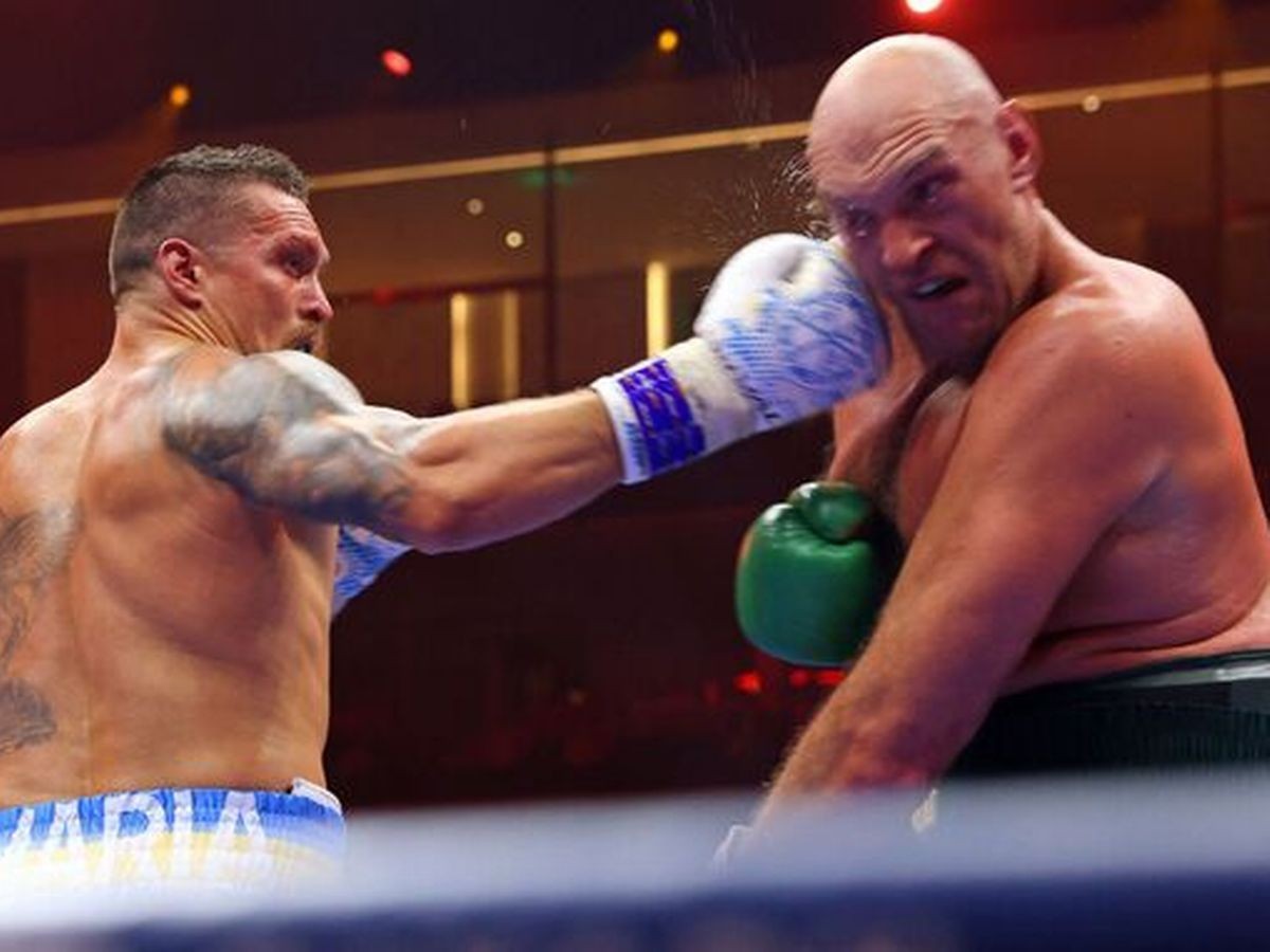 1-oleksandr-usyk-punches-tyson-fury-1716641698.jpg