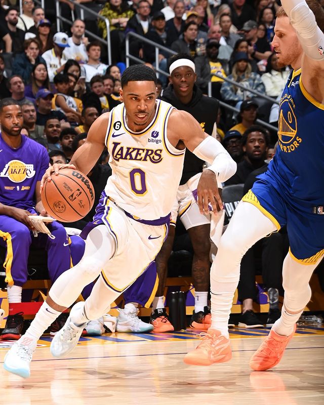 Shaq Harrison (số 0 áo trắng) trong trận đấu giữa Los Angeles Lakers vs. Golden State Warriors mùa giải NBA 2022-2023