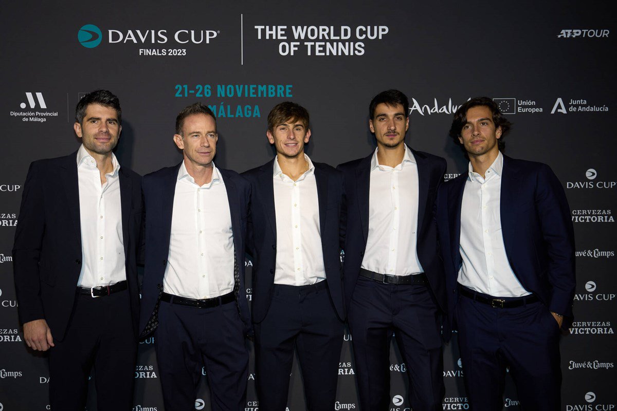 Đội tuyển quần vợt Ý chụp hình trước thềm Davis Cup Finals 2023